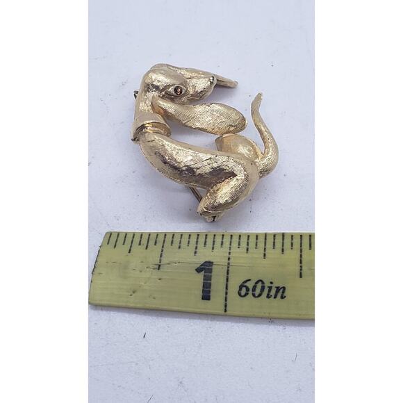 Vintage Gold Tone Dachshund Dog Brooch Pin Textured Finish Figural Jewelry A139F - Picture 6 of 8
